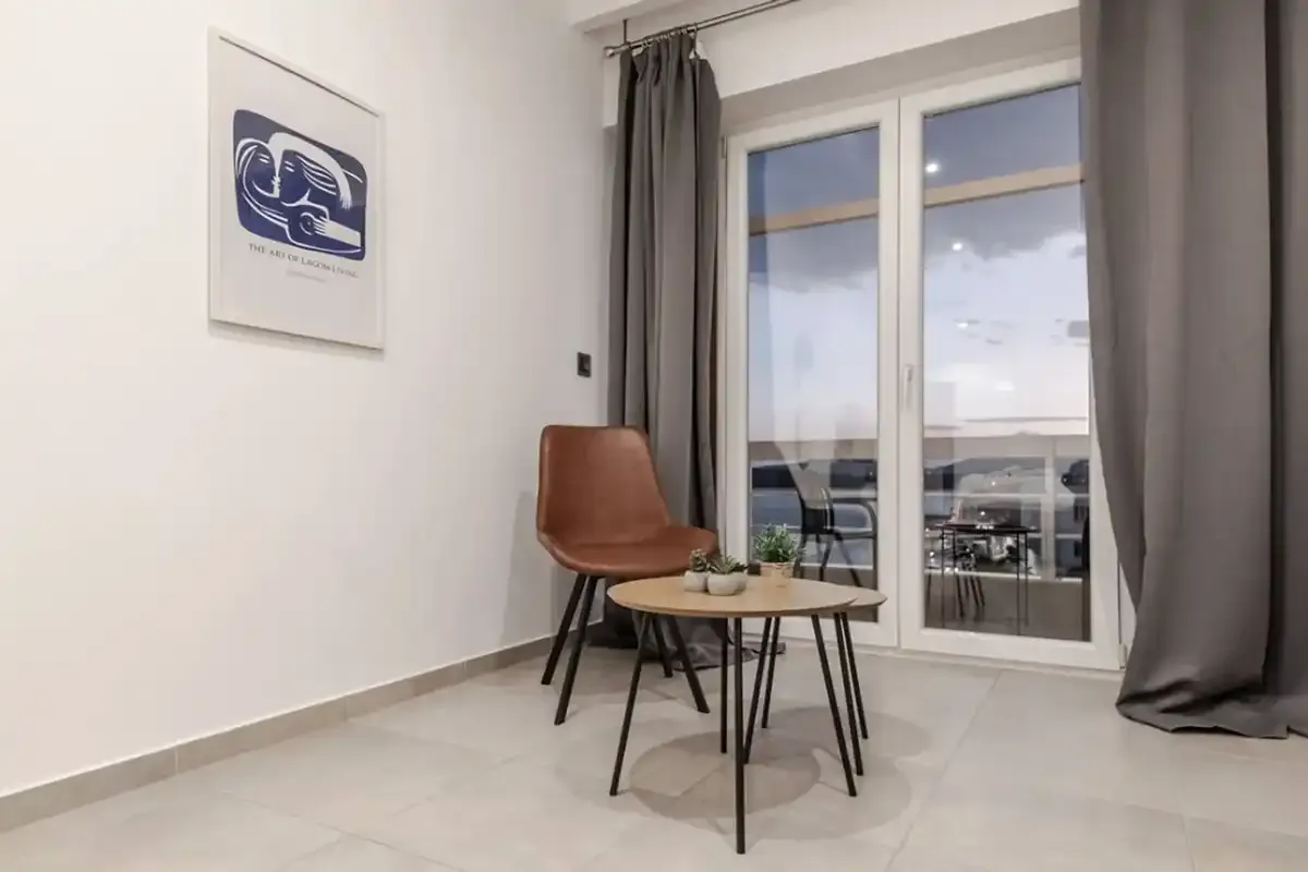 ELA 7 Apartment 9
