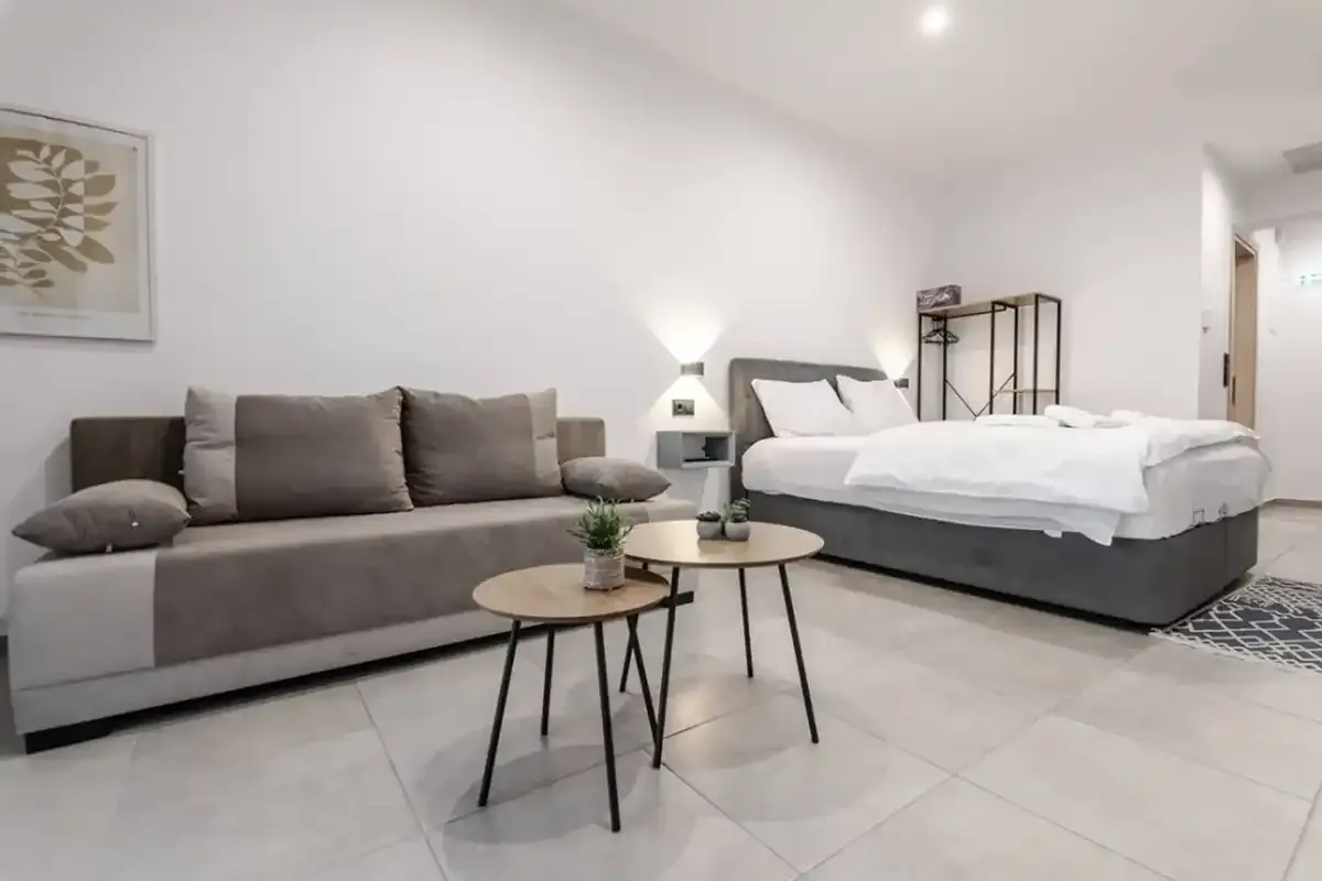 ELA 7 Apartment 17